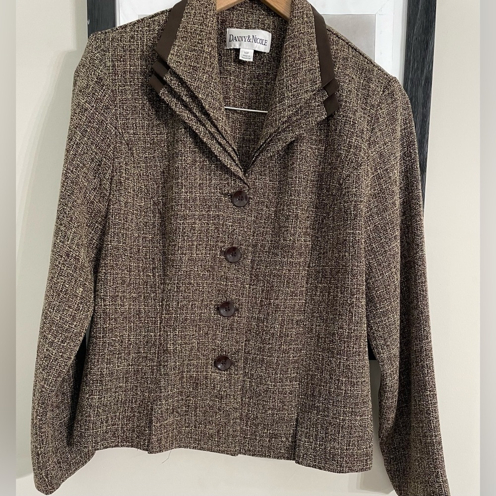Danny& Nicole tweeted style brown suit jacket